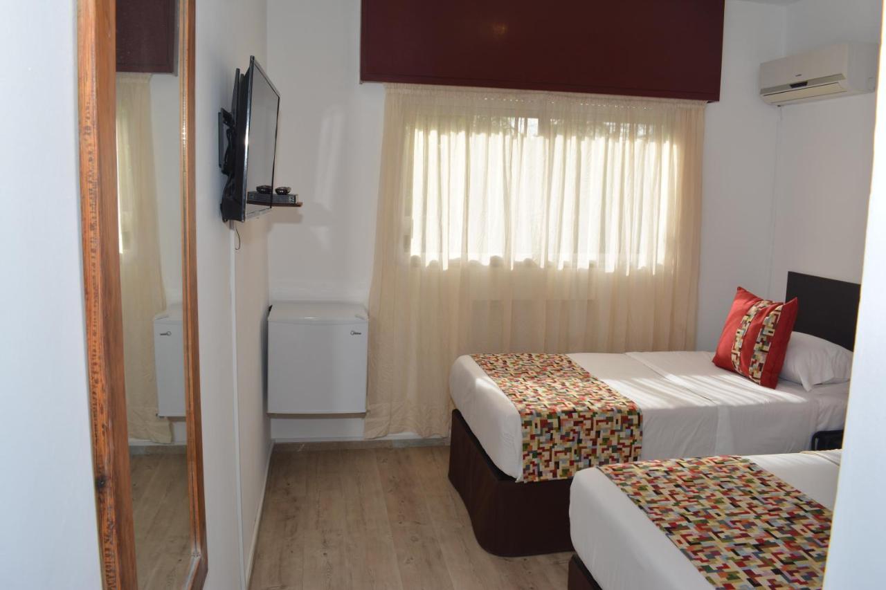 Hotel Express Μαλντονάντο Εξωτερικό φωτογραφία